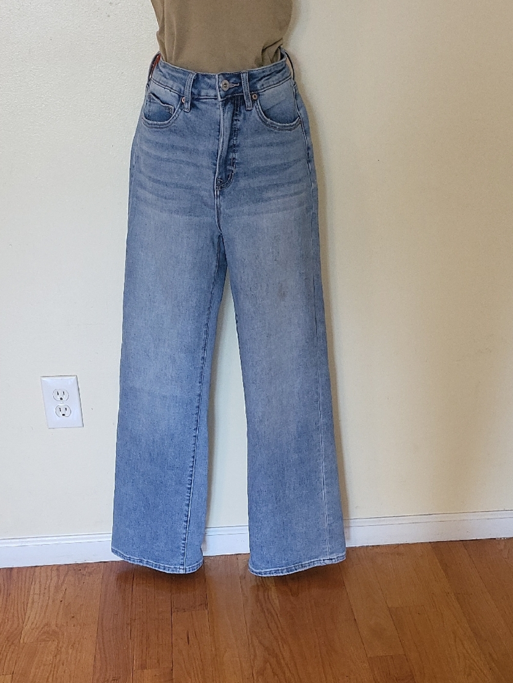 High-Rise Wide-Leg Women's Jeans in Light Blue Denim